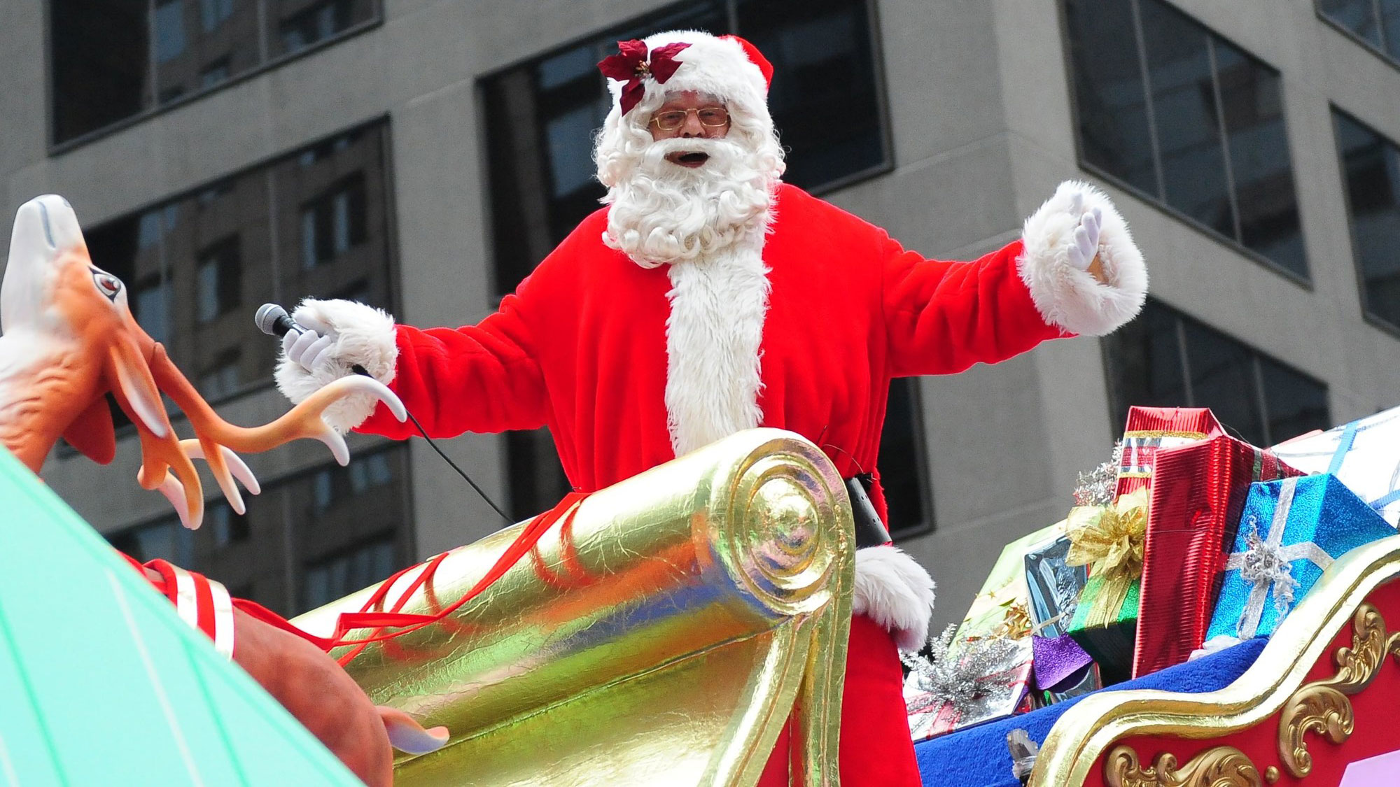 santa-clause-parade-toronto