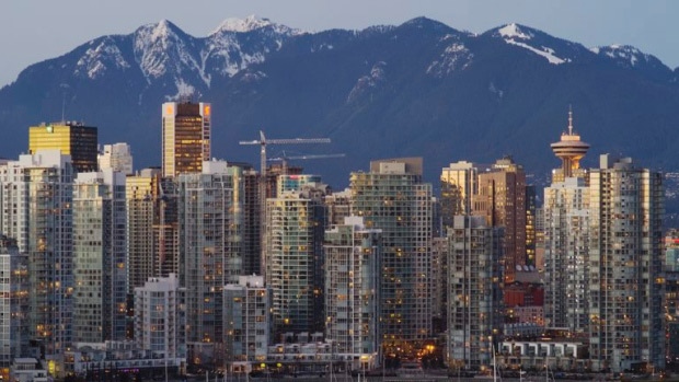 vancouver-and-mountains