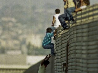 exodus-mexico-border